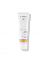 Image de Crème de Jour Légère à la Rose - Soin du visage 30 ml - Dr Hauschka depuis Découvrez nos crèmes pour le visage - Phyto & Herbes