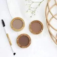 accessoires de maquillage zao sur une table