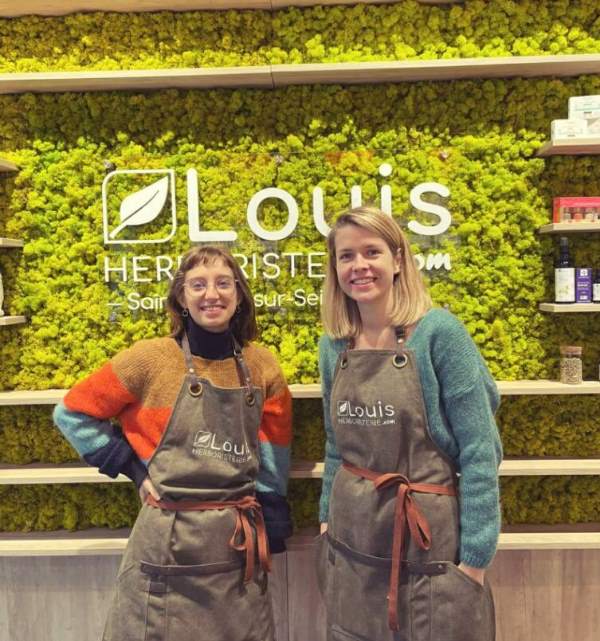 Laura et Sarah, herboristes à l'herboristerie Louis de Paris