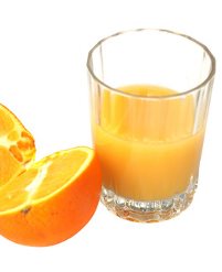 Photo d'une orangeade faite avec des cristaux d'huile essentielle de citron